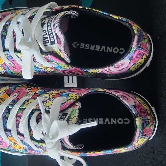 Converse All-Star Sneakers EUC - Picture 6 of 7